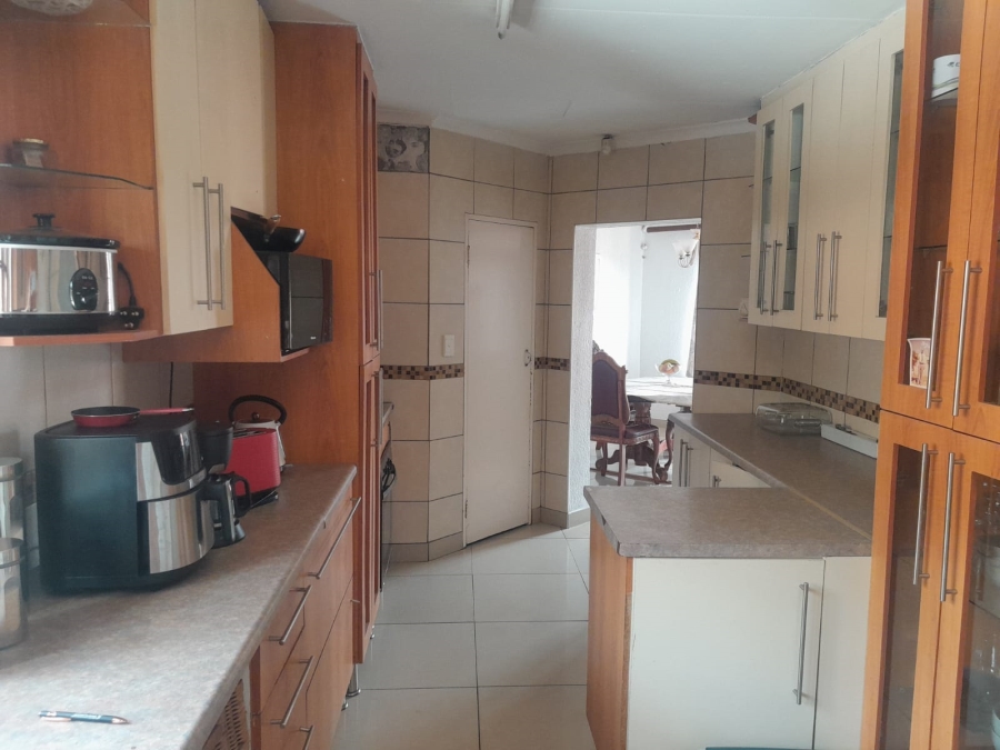 6 Bedroom Property for Sale in Safari Gardens North West